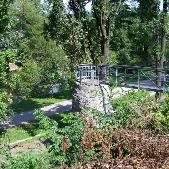 Věž s lávkou u Malé říčky