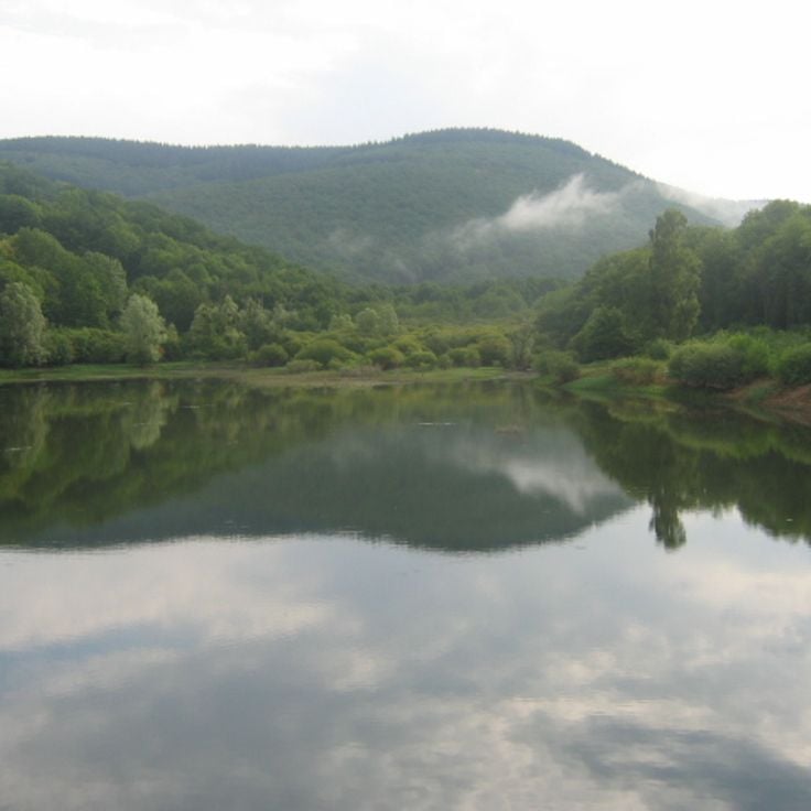 Pannecière Gölü
