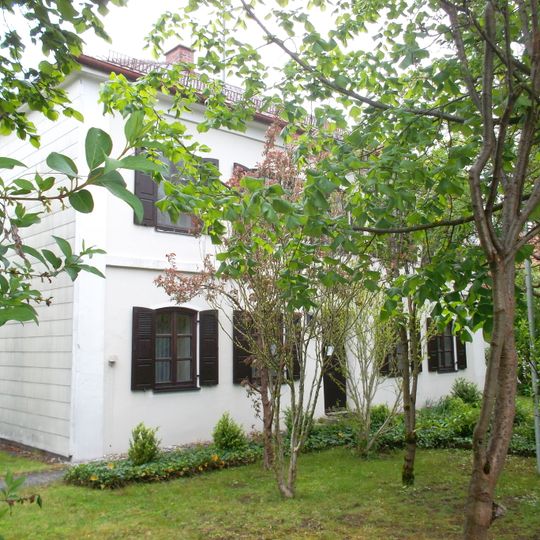 Ehemaliges Kuraten- und Schulhaus