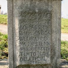 Kříž v Nezamyslicích na okraji obce