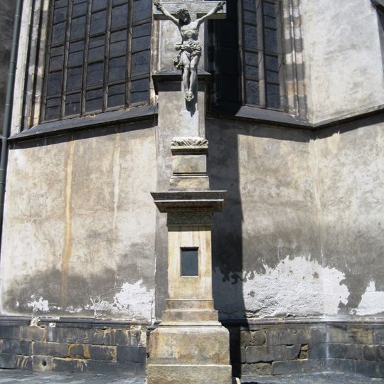 Krucifix u presbytáře chrámu svatého Mořice