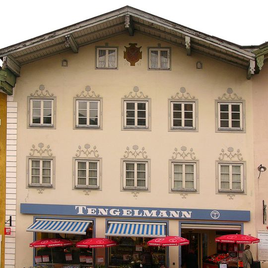 Ehemaliger Mairbräu, jetzt Wohn- und Geschäftshaus