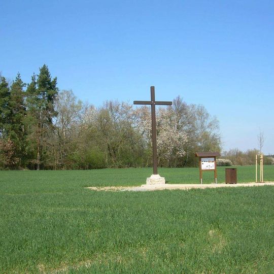 Dřevěný kříž Smíření severně od Dobřánek