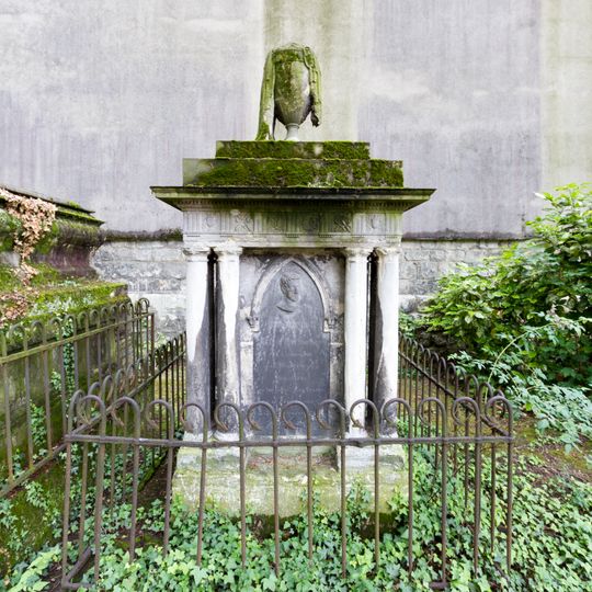 Grave of Diaz Carvalho