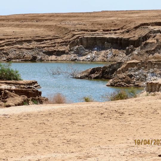 תצפית על מאגר מים. קרקע לא יציבה, מסוכן להתקרב!!