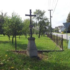 Kříž v Obratani u rozcestí