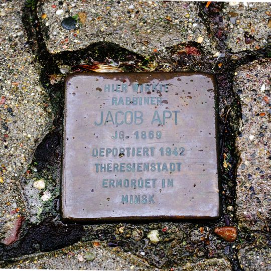Stolperstein dedicated to Jacob Apt