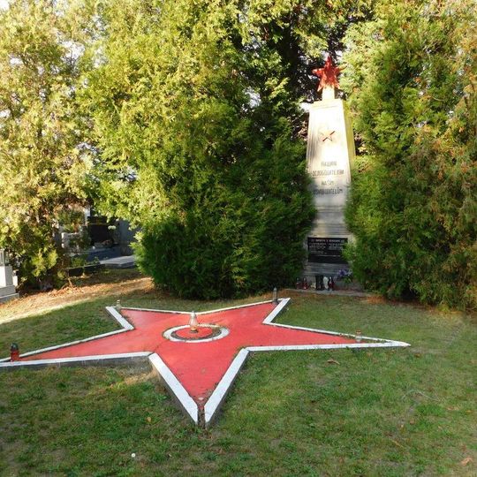 Pomník padlým rudoarmějcům na hřbitově ve Staré Boleslavi