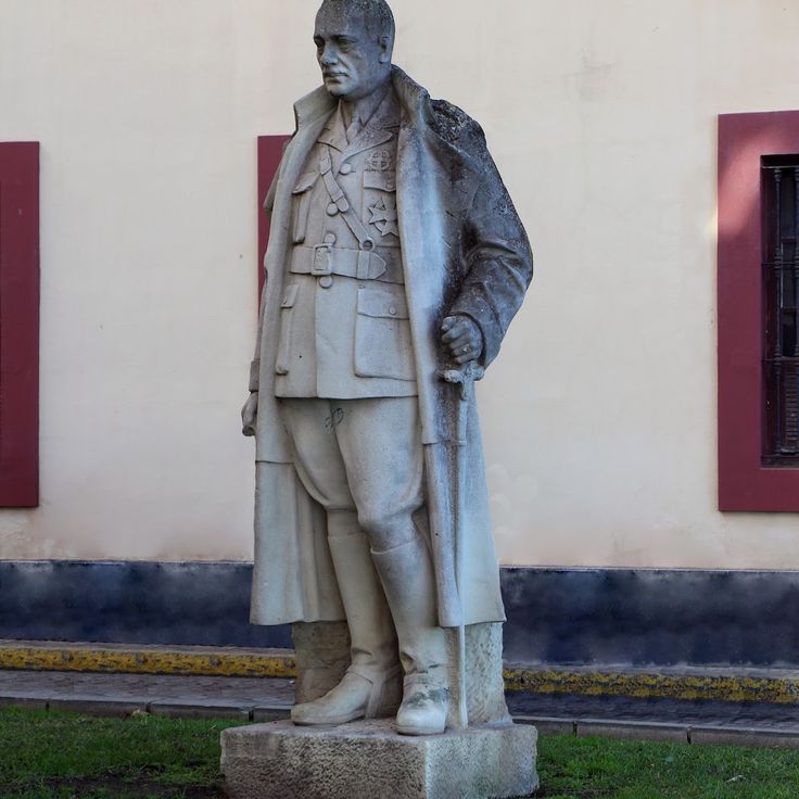 Estatua Homenaje a Carlos III