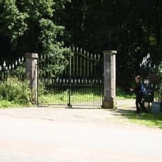 Toegangshek, vermoedelijk rond 1885 gebouwd