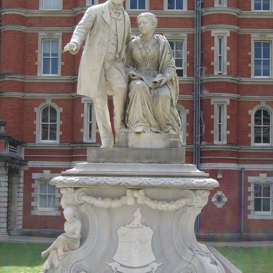 Royal Holloway College Statue In South Quadrangle