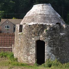 Post-medieval pottery kiln 360m NNE of the Castle