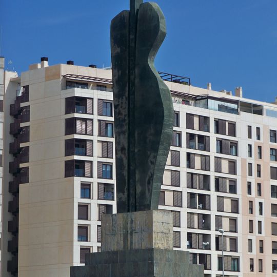 Figura de pie en tres módulos