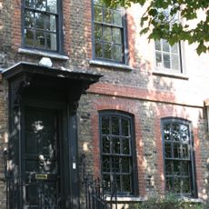 109, Mile End Road E1