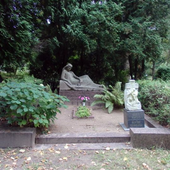 Tēlnieka J.Brieža kaps