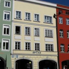 Wohn- und Geschäftshaus