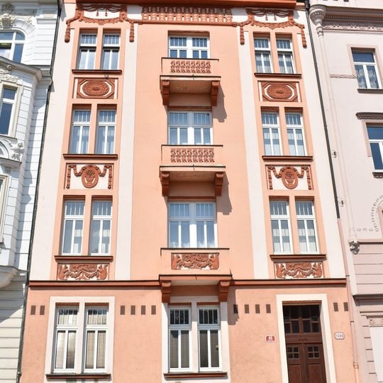 Výzdoba domu Hálkova 40