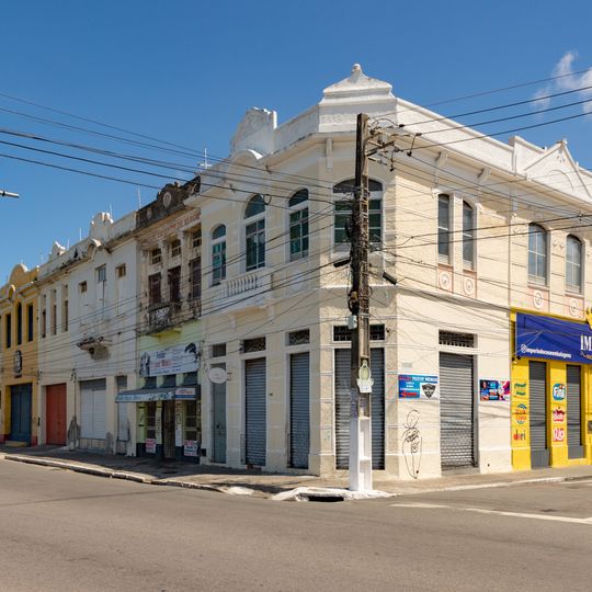 Imóveis na Avenida Otoniel Dória n°s. 500, 506, 511, 520, 524 e 594