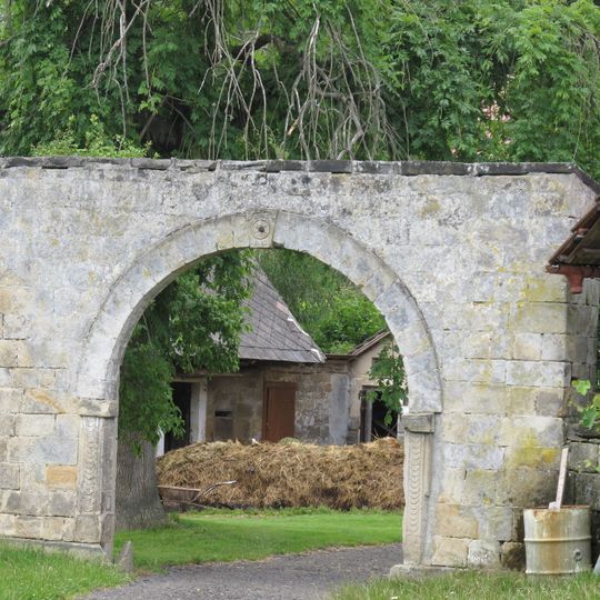 Kamenná brána usedlosti čp. 5