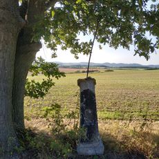 Kříž severně od Borovice u dubu