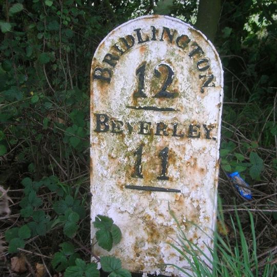 Milestone, Between Grange Road and track to Moor Grange