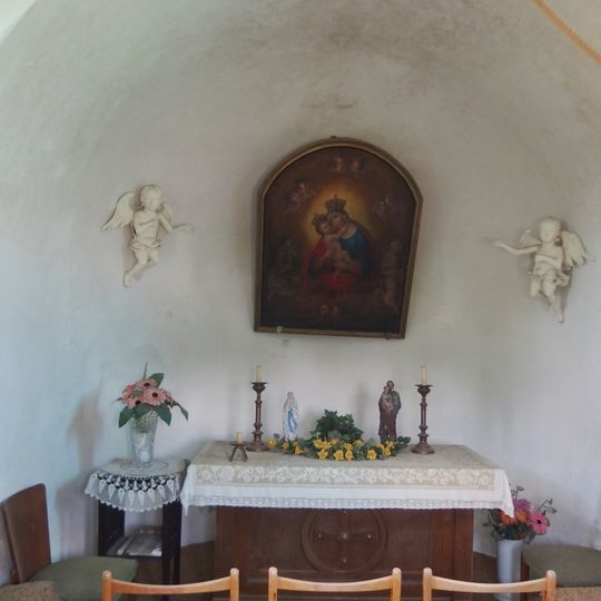 Kaple v Kamenné ve středu obce