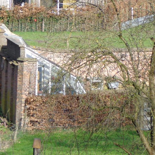 Huize Uytterwaerde: tuinmuur en negen beelden