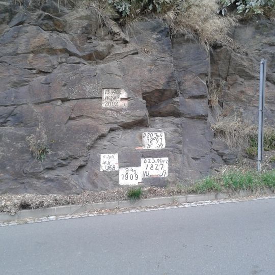 Vier Hochwassermarken Muldentalstraße -