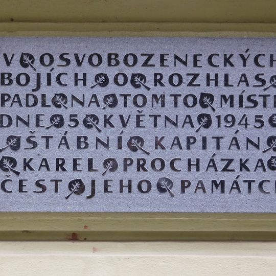 Pamětní deska štábního kapitána Karla Procházky v Balbínově ulici v Praze