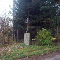 Kříž v Bukové na rozcestí pod kostelem