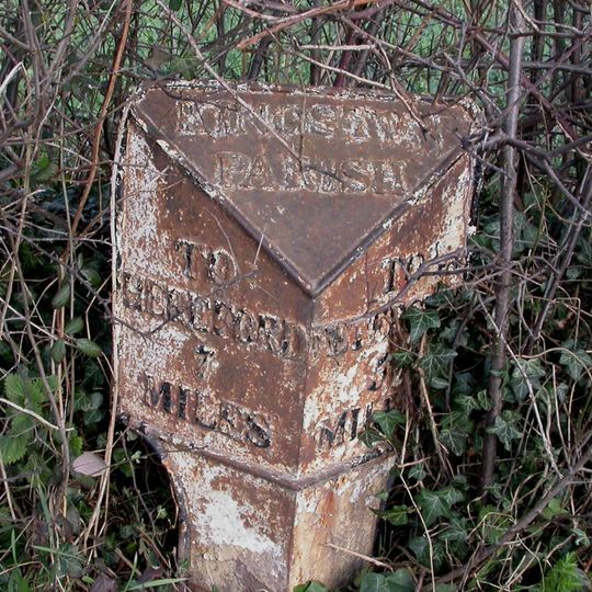 Milepost, Coldwell; 30m E jcn B4348, W of Kingstone School