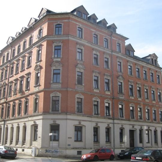 Mietshaus in ehemals geschlossener Bebauung in Ecklage Lessingstraße 28