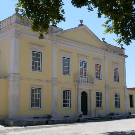 Edifício que foi residência de Guilherme e João Diogo Stephens, com os seus jardins
