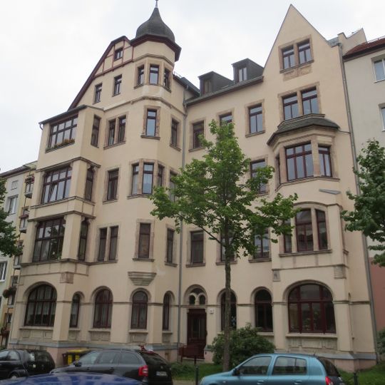 Mietshaus in geschlossener Bebauung mit Vorgarten Agricolastraße 51