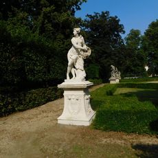 Alegorie Hojnosti v zámeckém parku ve Slavkově