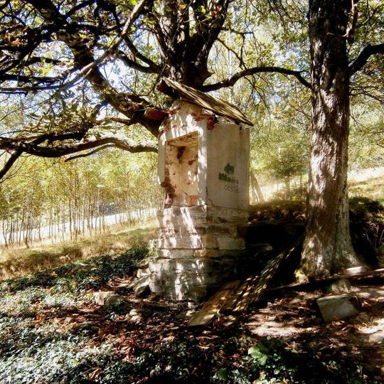 Kaplička severně od Stříbrnic v lese