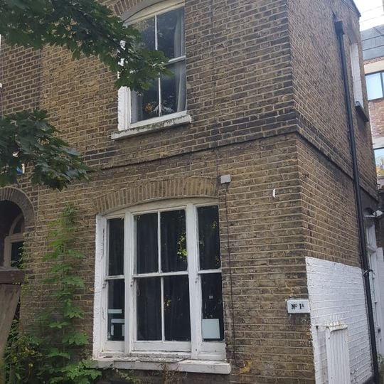 1A, Bellevue Place E1