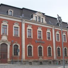 Postgebäude in ehemals geschlossener Bebauung Postplatz 5