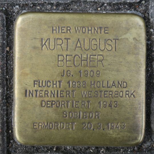 Stolperstein en memoria de Kurt August Becher