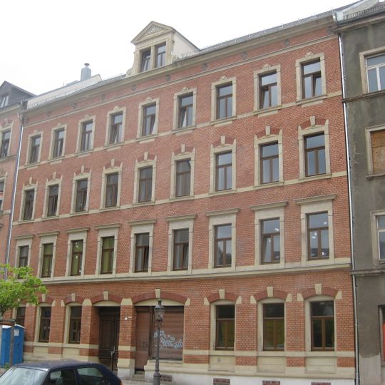 Mietshaus in geschlossener Bebauung Uhlandstraße 29