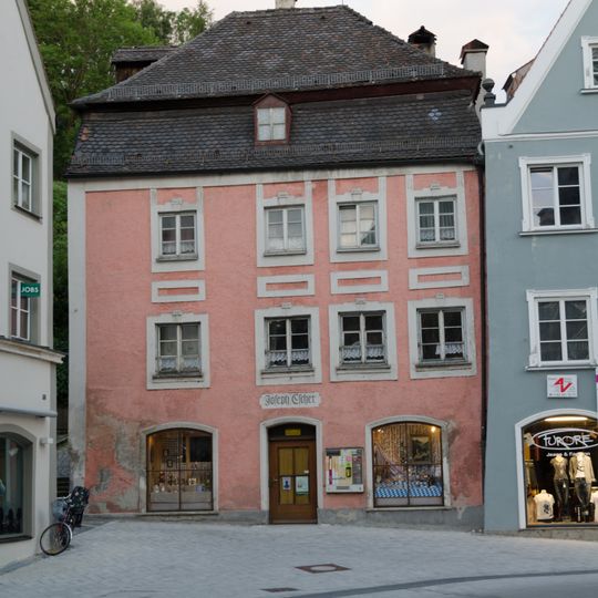 Wohn- und Geschäftshaus