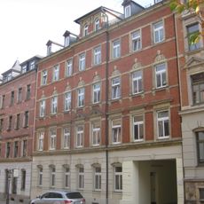Mietshaus in geschlossener Bebauung Uhlandstraße 14