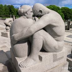 Nr. 2: Mann og kvinne med lite barn mellom seg