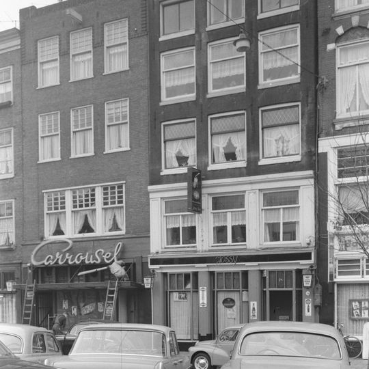 Pand met gevel onder rechte lijst