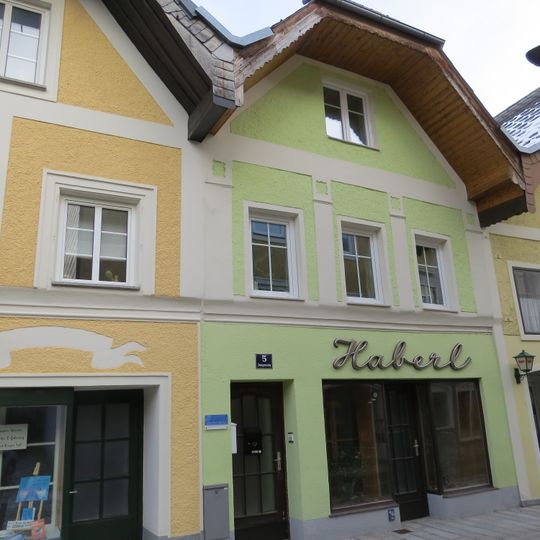 Wohn- und Geschäftshaus