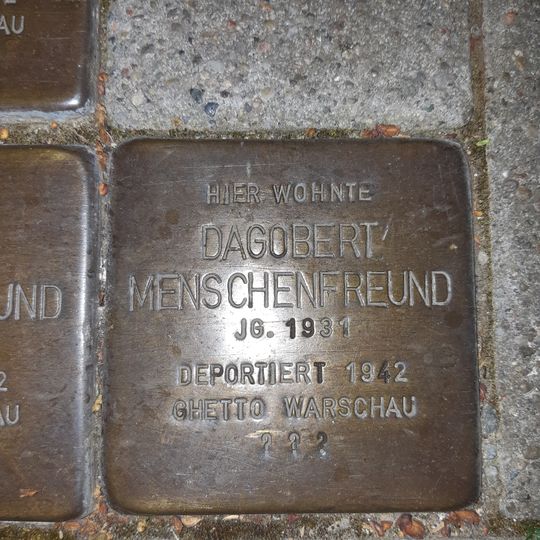 Stolperstein en memoria de Dagobert Menschenfreund
