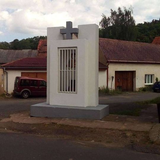 Kaplička v Kryrech u křižovatky