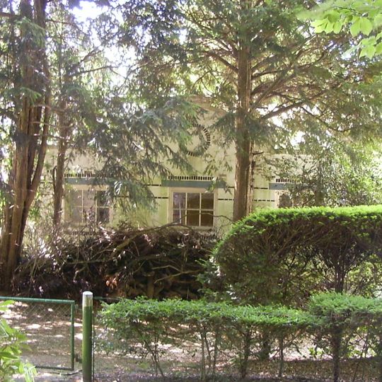 Koetshuis annex garage