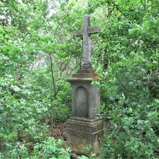 Kříž v remízu u silnice východně od Bukovna