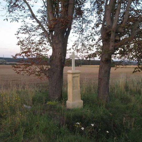 Kříž západně od Nevřeně
